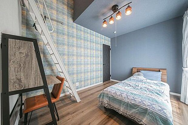 【【洋室/施工例】】ほどよくアクセントクロスを施したお部屋です。ご家族とインテリアを考えたり、新しい家具を選びに行くのが楽しみになります。