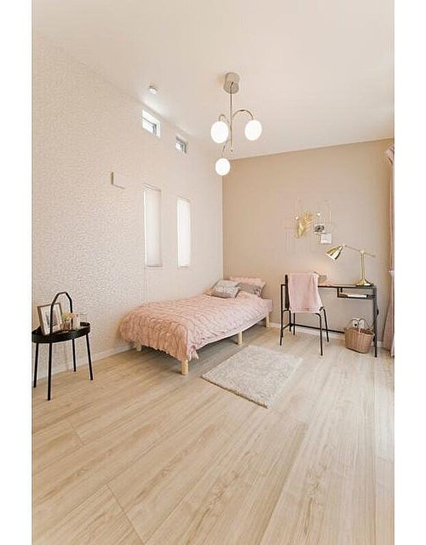 【【洋室/施工例】】シンプルな内装で家具のレイアウトがしやすいお部屋。お好みのインテリアで、快適な空間づくりを楽しめそうです。