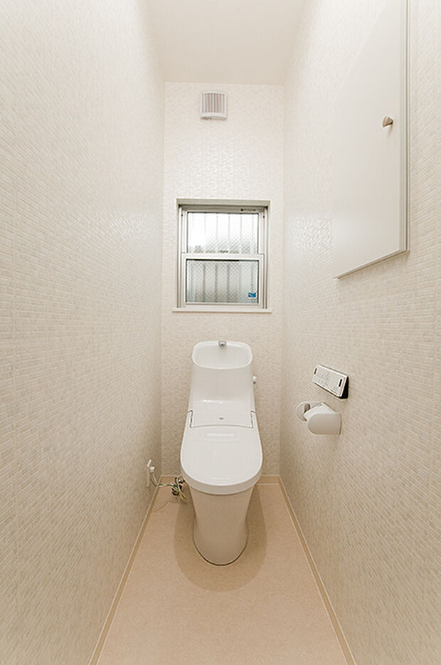 【【トイレ/施工例】】トイレは2か所設けており、来客時にも気兼ねせず使用できます。