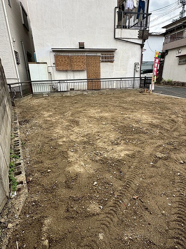 【【現地土地写真】】ご家族が集うLDKを、前面道路からの視線が気になりにくい2階に配置することも可能です!プライバシー性が高く、ゆっくりとお寛ぎいただけます。
