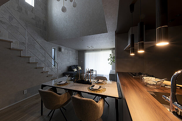 【【近くの分譲地で公開中のモデルハウス/DK】】品格漂うダイニング空間は、ライティングも相まってさらに特別な仕様に。大切な家族や友人と、特別な時間を共有できる贅をご堪能下さい。