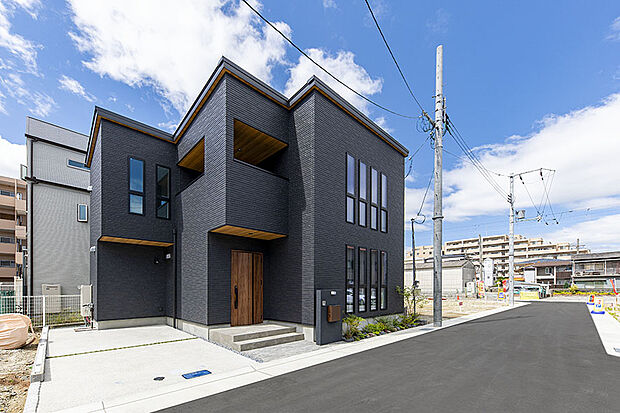 【【弊社施工例/外観写真】】ご家族のコダワリを詰め込めるのは自由設計ならでは!理想のマイホームを是非KANJUで完成させて下さい。