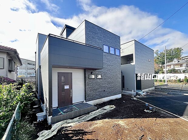 【駅徒歩9分の好立地】現地は遮るものが少なく、空とたっぷりの陽光に恵まれたロケーション/LovEingTown山口さくら通り全2棟