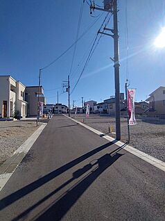 【前面道路含む現地写真】