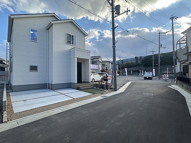 【【7号地モデルハウス/外観】】豊富な収納スペースを設けた間取りや家事動線の良い住まいなど、様々なプランに対応可能です。新しい街並みで、理想のマイホームが叶えられます。