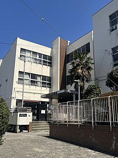 羽曳野市立高鷲南小学校 約191m～306m(徒歩3分～4分)