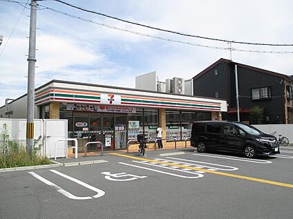 セブンイレブン 藤井寺道明寺2丁目店 約700m(徒歩9分)