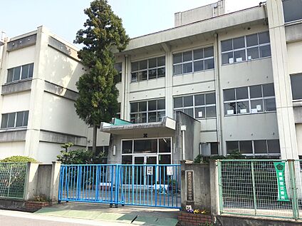 五位堂小学校 240m