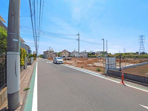 【前面道路含む現地写真】A号棟
周辺にはお買い物施設が充実!
当日のご見学予約も承ります。同じものは2つとない「夢のマイホーム」との出会いが待っているかもしれません。