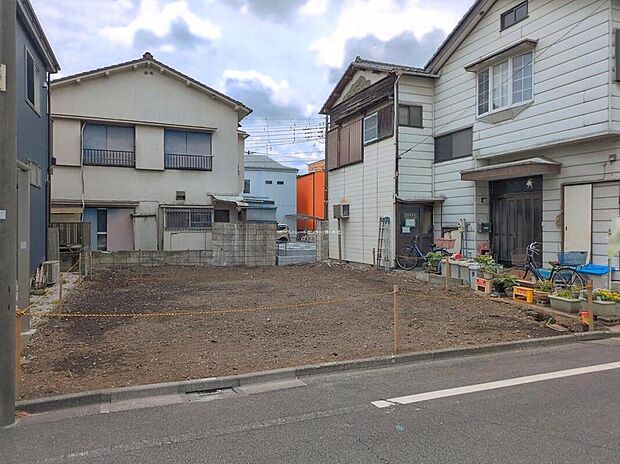 【現地外観写真】
セブンイレブン、サンドラッグまで徒歩3分!また、キッチンコートやサミットストアが徒歩10分圏内にあるので、毎日のお買い物にも出かけやすい立地が魅力です♪