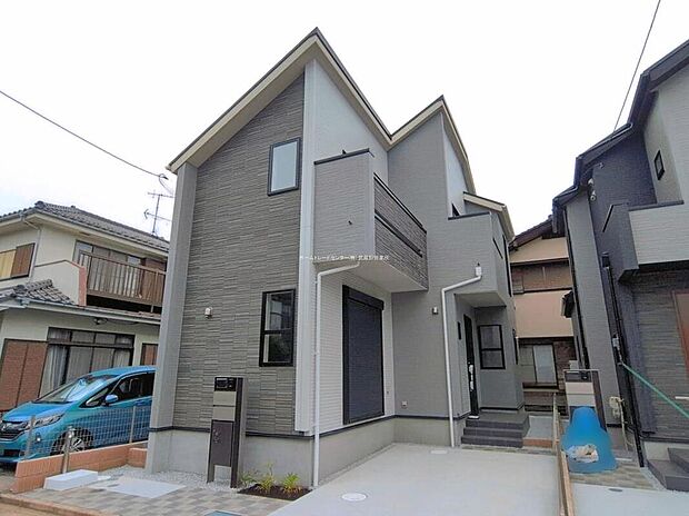 【現地外観写真】1号棟
ひとたび扉を開けばそこに待っているのは上質な空間とマイホームでの新生活をイメージさせる優雅なひととき。「この家なら…」ではなく「ここに住みたい♪」と思う感動をお届けいたします。