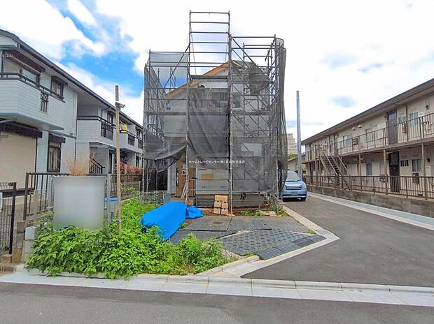 【現地外観写真】A号棟
ひとたび扉を開けばそこに待っているのは上質な空間とマイホームでの新生活をイメージさせる優雅なひととき。「この家なら…」ではなく「ここに住みたい♪」と思う感動をお届けいたします。