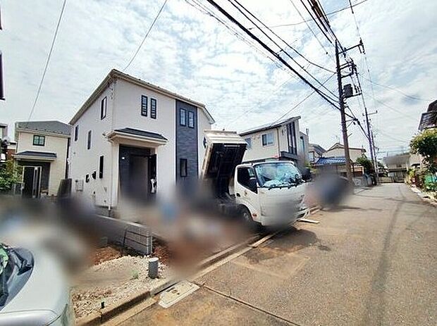【前面道路含む現地写真】
中原小学校まで徒歩10分、第五中学校まで徒歩4分!お子様の登下校も安心です♪またスーパーやコンビニ、ドラッグストアが徒歩5分圏内!住環境◎