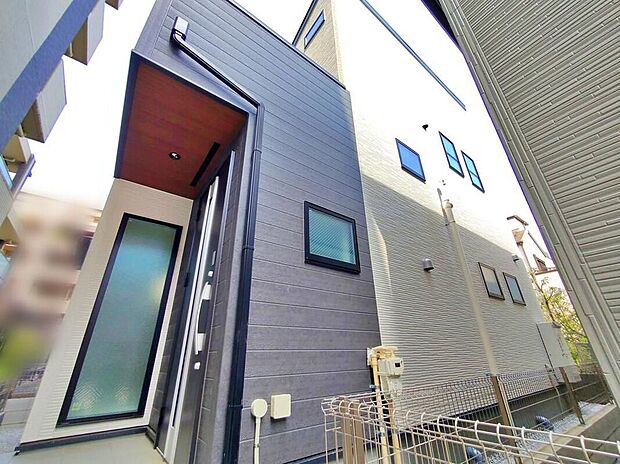 【現地外観写真】（2号棟）住宅性能評価で耐震等級３（最高等級）を取得！お客様を守る大切な住宅だからこそ、第三者の検査を受けて安心して住んでいただける住宅をご案内させて頂きます。