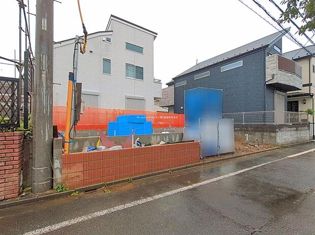 【現地外観写真】
京王線「飛田給」駅まで徒歩15分、または自転車6分♪耐震×耐震構造と太陽光を備えた安心と環境性能を両立する限定1棟のお住まいをご紹介します！まずはお気軽にお問い合わせください♪