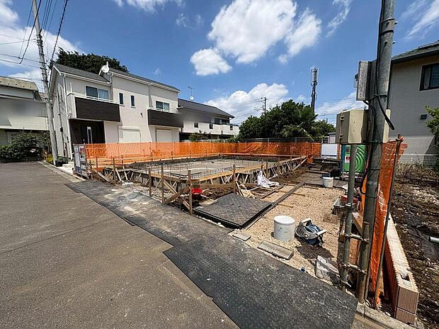 【前面道路含む現地写真】
住宅性能評価で耐震等級3(最高等級)を取得!お客様を守る大切な住宅だからこそ、第三者の検査を受けて安心して住んでいただける住宅をご案内させて頂きます。