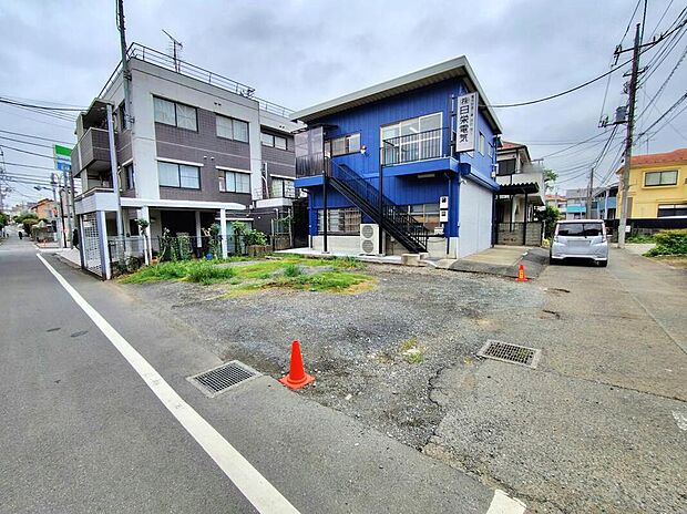 【現地外観写真】
ひとたび扉を開けばそこに待っているのは上質な空間とマイホームでの新生活をイメージさせる優雅なひととき。「この家なら…」ではなく「ここに住みたい♪」と思う感動をお届けいたします。