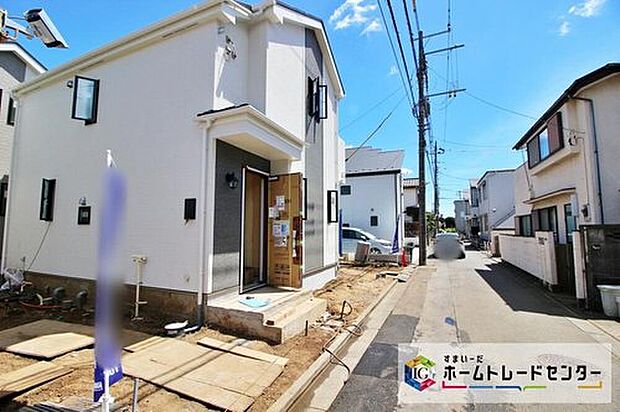【現地外観写真】
ひとたび扉を開けばそこに待っているのは上質な空間とマイホームでの新生活をイメージさせる優雅なひととき。「この家なら…」ではなく「ここに住みたい♪」と思う感動をお届けいたします。