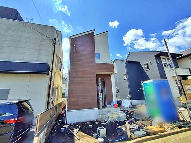 【現地外観写真】1号棟
西武多摩湖線「一橋学園」駅徒歩15分☆
落ち着いた街並みが広がる閑静な住宅街に立地。カースペースは車種により2台分♪ぜひお気軽にお問い合わせください♪