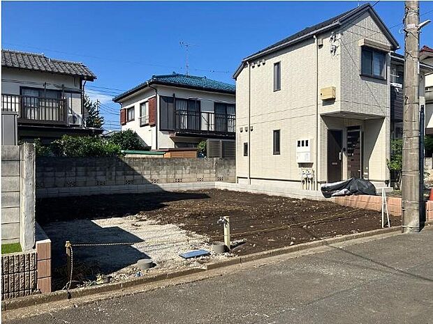 【現地外観写真】
商業施設も徒歩圏内に充実し、毎日のお買い物に便利です♪教育施設も近く、安心してお子様を見守れる環境です。