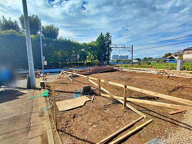 【現地外観写真】
住宅性能評価で耐震等級3(最高等級)を取得!お客様を守る大切な住宅だからこそ、第三者の検査を受けて安心して住んでいただける住宅をご案内させて頂きます。