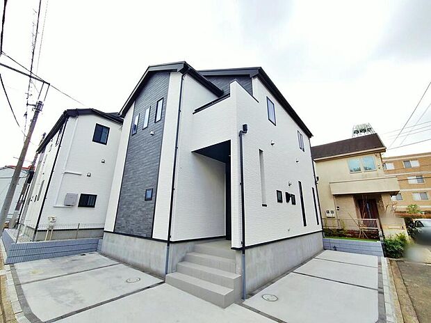 【現地外観写真】（A号棟）
住宅性能評価で耐震等級３（最高等級）を取得！お客様を守る大切な住宅だからこそ、第三者の検査を受けて安心して住んでいただける住宅をご案内させて頂きます。
