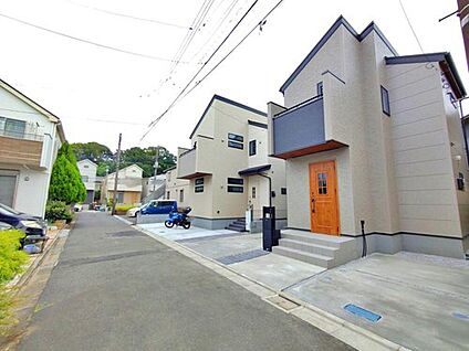 【前面道路含む現地写真】