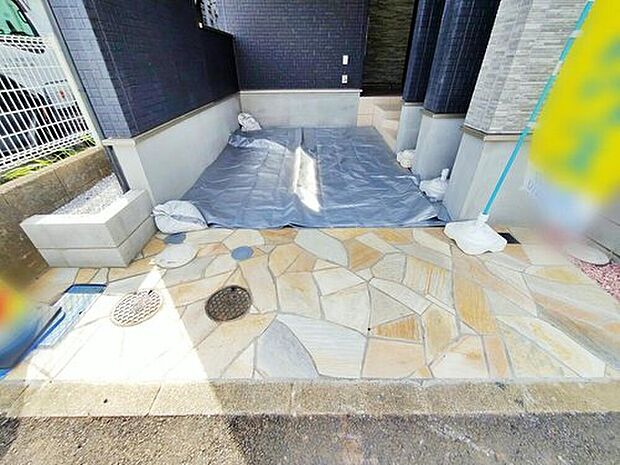 【 全体区画図 】前面道路が16ｍあるので、開放感たっぷり♪
ビルトインガレージの車庫は雨からお気に入りのお車を守ってくれます♪