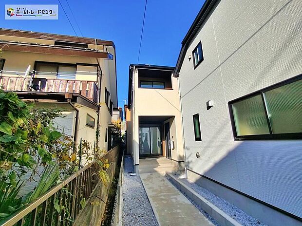 【現地外観写真】1号棟仕事、家事、それに育児と忙しく、自分の時間をなかなか取れない毎日。でも、住まいの選び方次第では時間に余裕が生まれ、気持ちもゆったり。趣味だって楽しめるかも♪