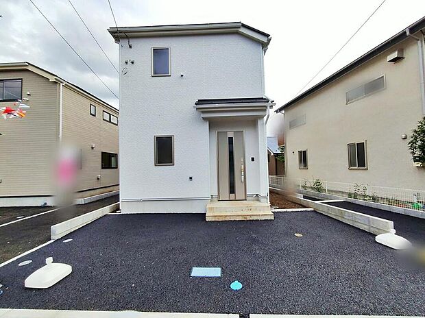 【【現地外観写真】】2号棟
住宅性能評価で耐震等級3(最高等級)を取得!お客様を守る大切な住宅だからこそ、第三者の検査を受けて安心して住んでいただける住宅をご案内させて頂きます。
