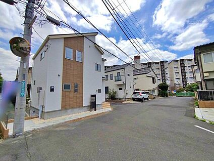 【前面道路含む現地写真】