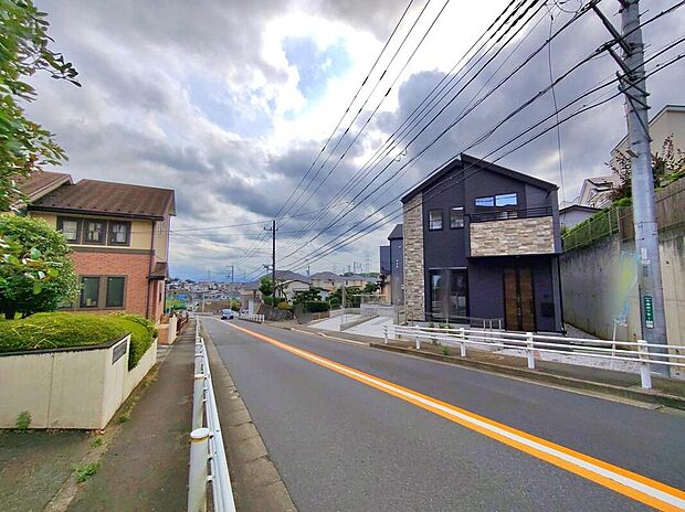 【前面道路含む現地写真】気になった物件すぐにご見学対応させていただきます♪平日・お仕事帰りなど、いつでもご案内可能です♪周辺環境と併せて、実際に現地をご確認ください♪