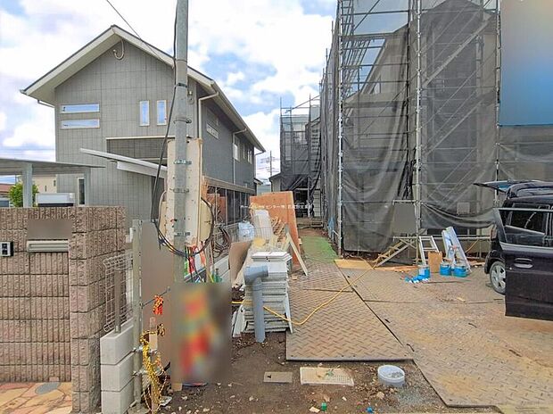 【現地外観写真】A号棟 ひとたび扉を開けばそこに待っているのは上質な空間とマイホームでの新生活をイメージさせる優雅なひととき。「この家なら…」ではなく「ここに住みたい♪」と思う感動をお届けいたします。