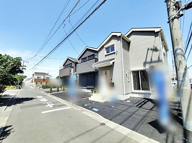 【前面道路含む現地写真】2号棟
周辺はコンビニ・ドラッグストア・スーパーなどが生活に欠かせない環境が徒歩圏内に複数揃う、利便性の良い立地です♪