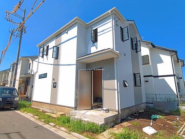 【【現地外観写真】J号棟】ひとたび扉を開けばそこに待っているのは上質な空間とマイホームでの新生活をイメージさせる優雅なひととき。「この家なら…」ではなく「ここに住みたい♪」と思う感動をお届けいたします。