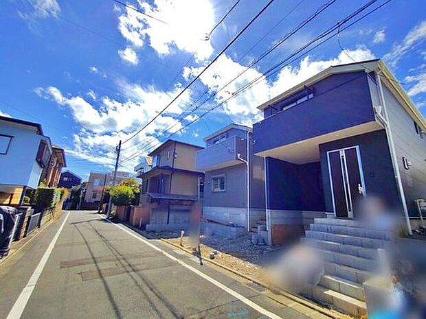 【【前面道路含む現地写真】】スーパーや通学路など、建物の周辺を実際に歩いてみるのもおすすめです！新生活のイメージが膨らみますね♪