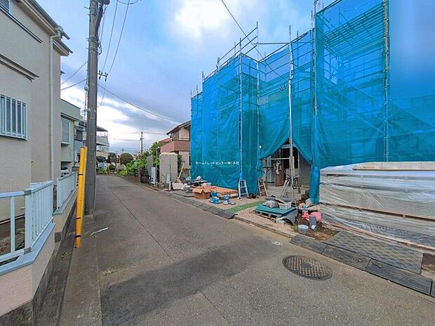 【【前面道路含む現地写真】】いなげや小平鈴木町店まで徒歩4分、セブンイレブン小平新小金井街道店まで徒歩5分で急なお買物も便利♪