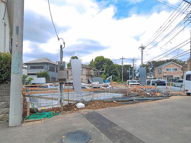 【現地外観写真】ひとたび扉を開けばそこに待っているのは上質な空間とマイホームでの新生活をイメージさせる優雅なひととき。「この家なら…」ではなく「ここに住みたい♪」と思う感動をお届けいたします。
