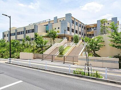 稲城市立南山小学校 660m(徒歩9分)