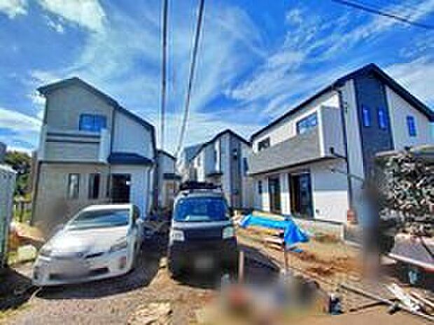 【現地写真】ひとたび扉を開けばそこに待っているのは上質な空間とマイホームでの新生活をイメージさせる優雅なひととき。「この家なら…」ではなく「ここに住みたい♪」と思う感動をお届けいたします。