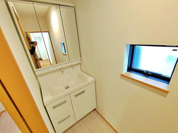 【~Washroom~A号棟】明るく清潔感溢れるサニタリースペース。毎日使う場所だからこそ、快適な空間となっております。