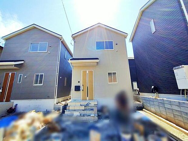【【現地外観写真】3号棟】ひとたび扉を開けばそこに待っているのは上質な空間とマイホームでの新生活をイメージさせる優雅なひととき。「この家なら…」ではなく「ここに住みたい♪」と思う感動をお届けいたします。