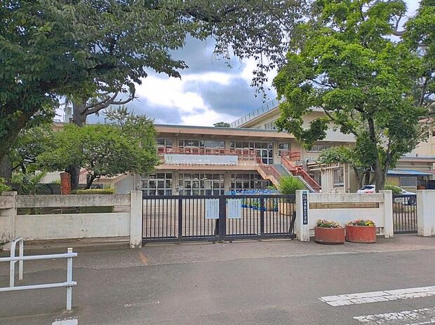 小平市立小平第十一小学校（約700m）