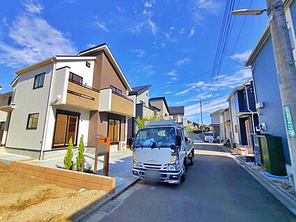 【前面道路含む現地写真】