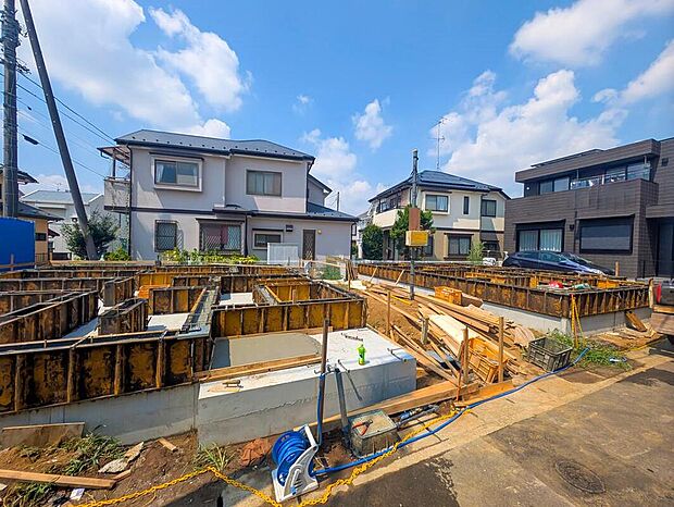 嬉しい仕様設備♪
全居室南向き、水廻り集中設計、全洋室、リビングイン階段、納戸、WIC、ワイドバルコニー、駐車2台可能等!