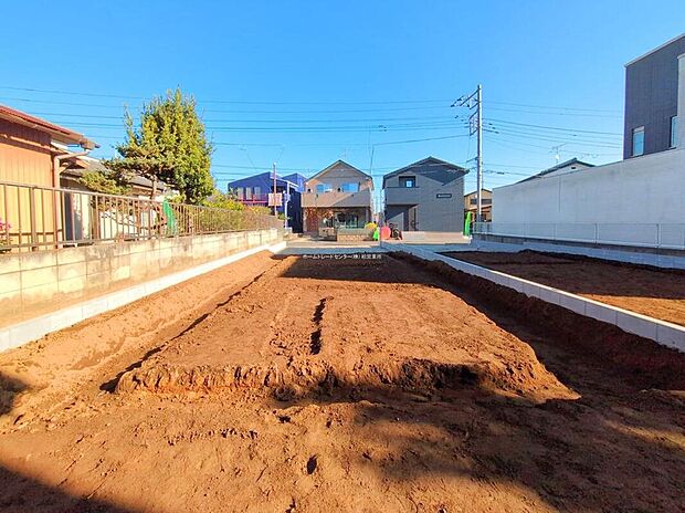 嬉しい仕様がたくさん!
浴室乾燥機、水廻り集中設計、リビングイン階段、洋風和室、納戸、WIC、主寝室造作カウンター、リビング収納、人感センサー付きライト、駐車2台可能等♪