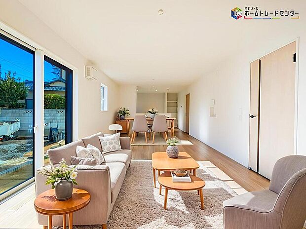 インテリアプランが考えやすいワイドなリビング♪広々としたLDKに、自分好みのインテリアでレイアウト。季節ごとに模様替えなども、楽しみの一つとなりそうです
※こちらの写真は、家具をCGで合成したものです