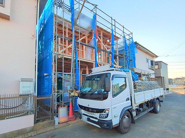 嬉しい仕様がたくさん！
南向き、全洋室、浴室乾燥機、キッチン可動棚、人感センサー付きライト、2面バルコニー、ビルトインガレージ等♪