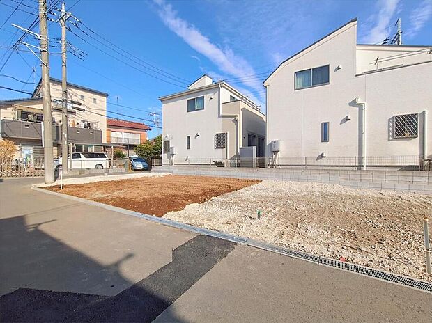 嬉しい仕様・設備がたくさん！
角地、南向き、水廻り集中設計、浴室乾燥機、全洋室、WIC×2、ホール物入、ワイドバルコニー、駐車2台可能等！