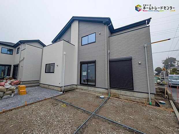 嬉しい設備仕様♪
食洗機、浴室乾燥機、フリースペース（納戸）、WIC、SIC、アウトストレージ、
　パントリー、スタディーカウンター、玄関吹抜け、南庭、駐車2台可能等♪